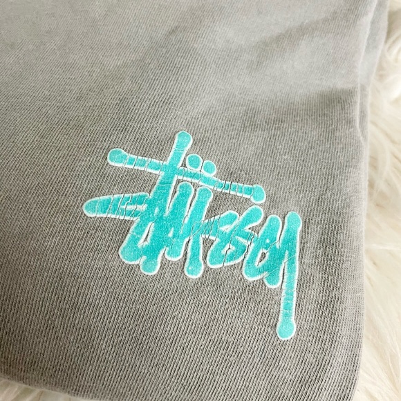 light grey tee from Stussy! 🤍✨ - Picture 3 of 4